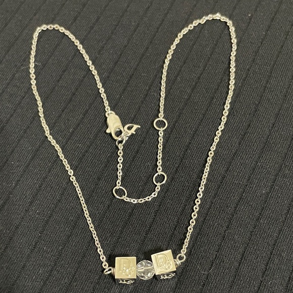 Dior Elegant Silver Necklace with Cube Accents - Picture 1 of 7